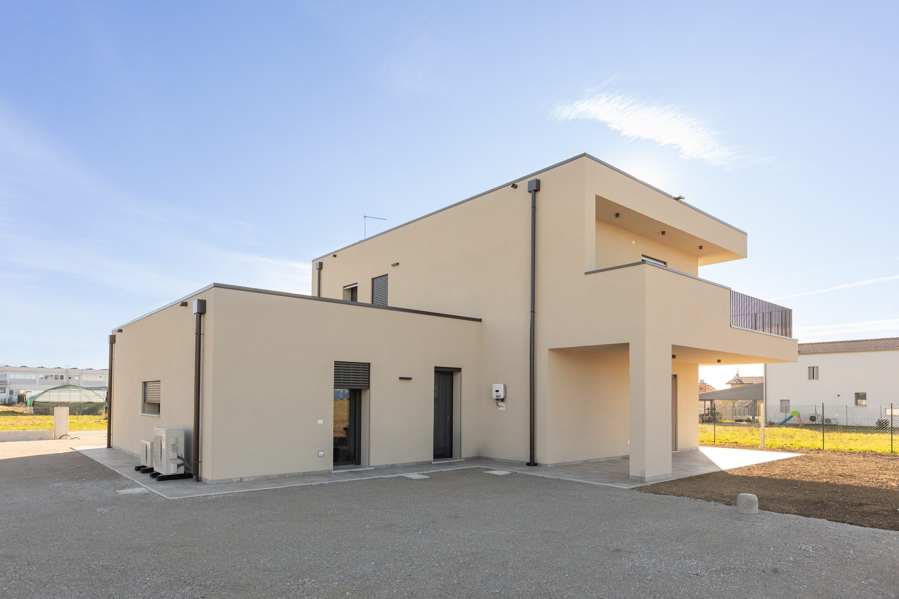 Villa moderna a volumi squadrati